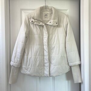 Prana puffy jacket with cropped sleeve look. Sweater knit on sleeve cuffs.
